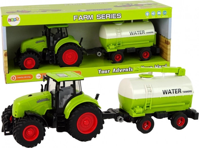 Tracteur vert avec remorque sur grandes roues