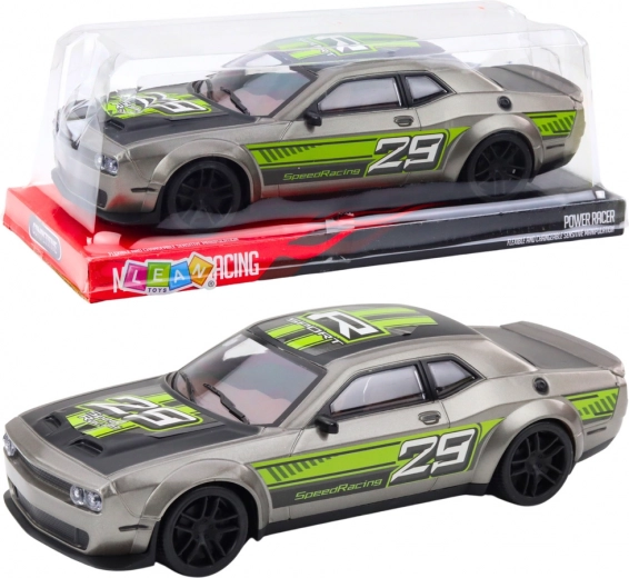 Voiture de sport à propulsion arrière argent-vert