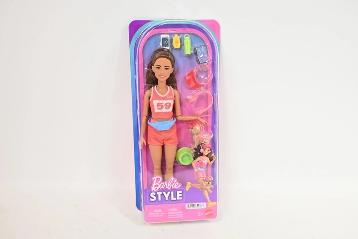 Barbie poupée sportive coureuse avec chien