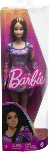 Barbie Fashionistas poupée aux cheveux ondulés et aux taches de rousseur