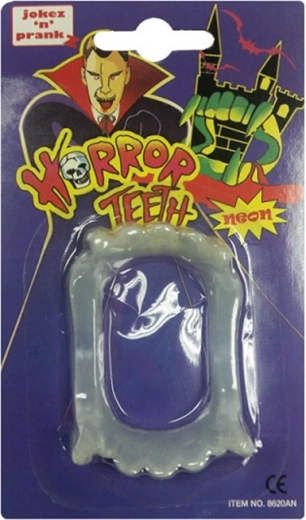Dents de vampire phosphorescentes