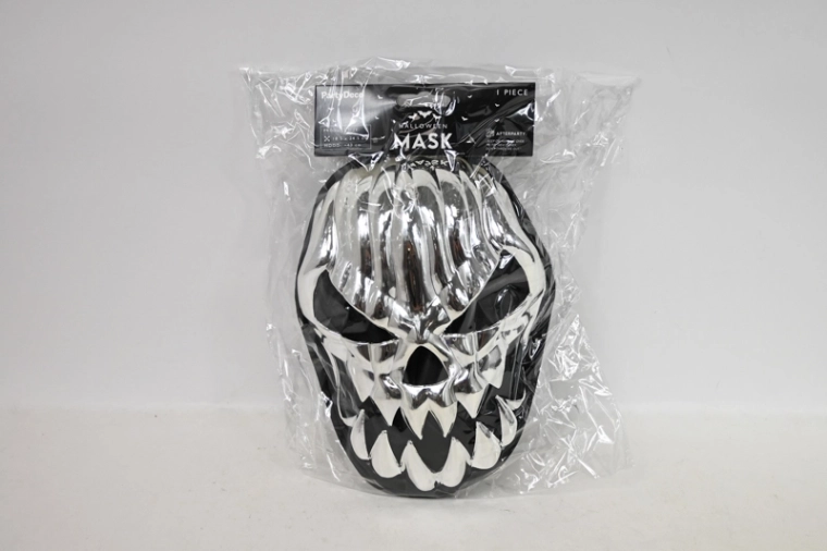 Masque de crâne avec effet métallisé argenté-noir et capuche