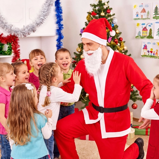 Costume de Saint Nicolas avec pantalon, manteau, bonnet, barbe et ceinture