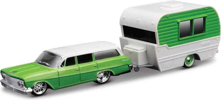 Maisto Chevrolet Biscayne wagon avec caravane 1:64