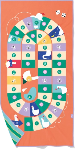 Serviette de plage enfant Quut 2-en-1 avec jeu de l’Oie, 140 × 70 cm