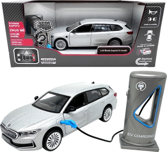 Modèle métallique Škoda Superb IV Combi 1:35 avec sons et lumières, gris argenté