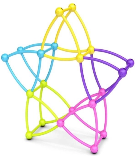 Construction 3D créative avec pièces pastel