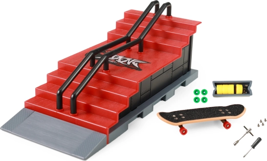 Skatepark pro fingerboarding avec rampe et escalier