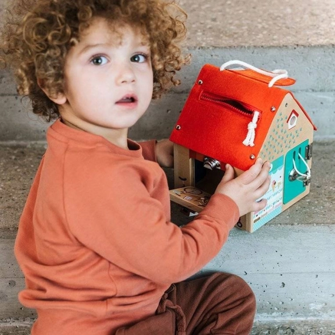 Lilliputiens – maison en bois avec verrous