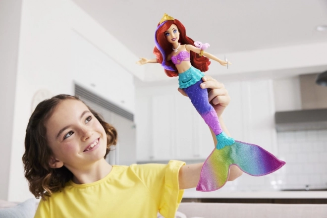 MATTEL Disney Princesse poupée Ariel petite sirène nage, change de couleur