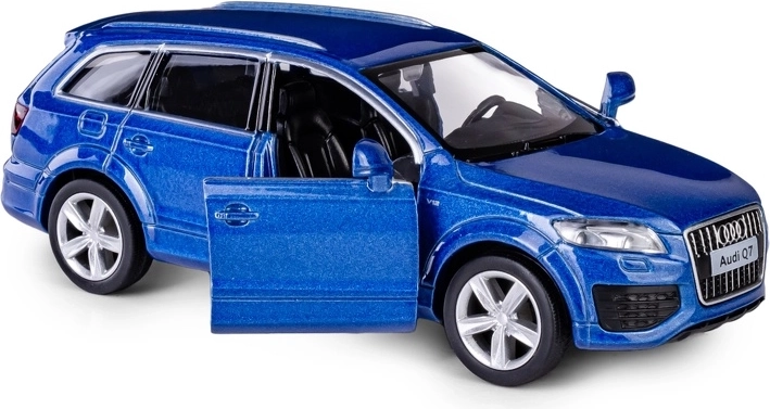 Portes ouvrantes et intérieur détaillé