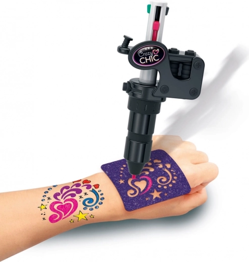 Dessin et pulvérisation à travers des pochoirs