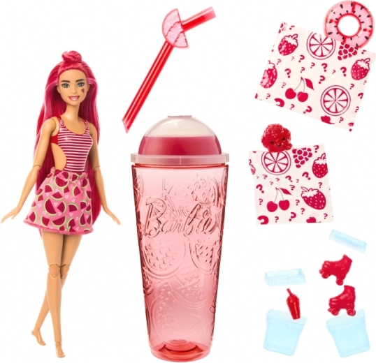 Jeu de rôle avec le gobelet et des accessoires fruités