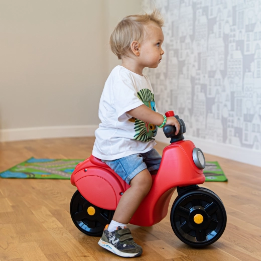 Roues silencieuses et larges pour une conduite fluide et stable