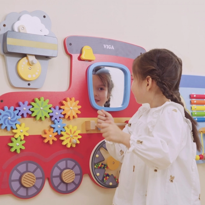 Jeu mural en bois avec train