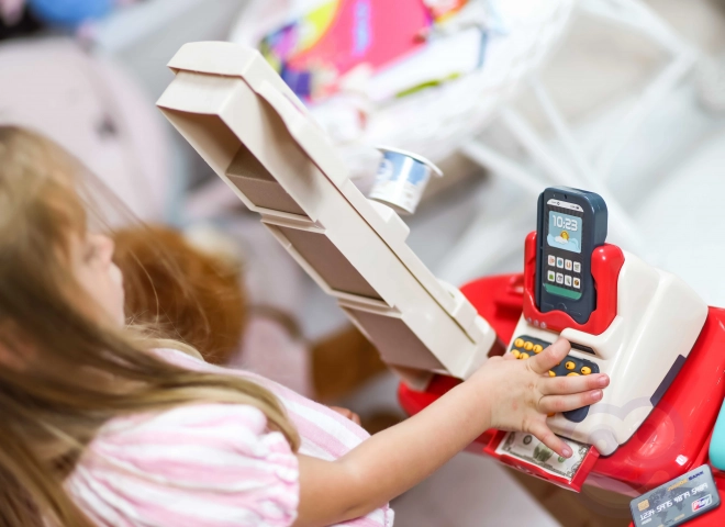 Supermarché avec chariot et scanner
