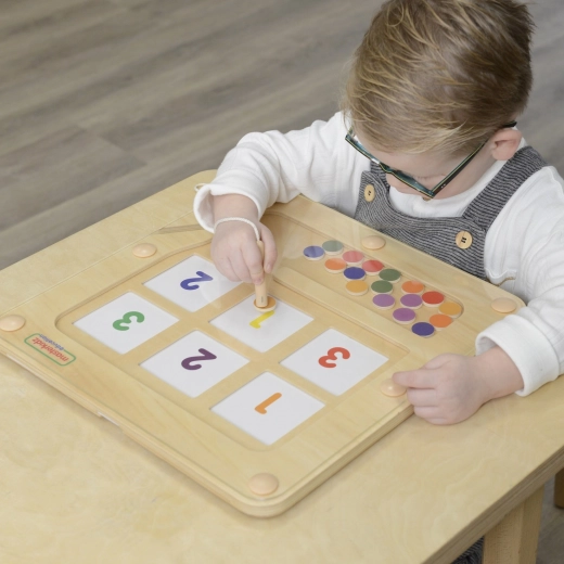 Apprendre les chiffres et les couleurs en jouant