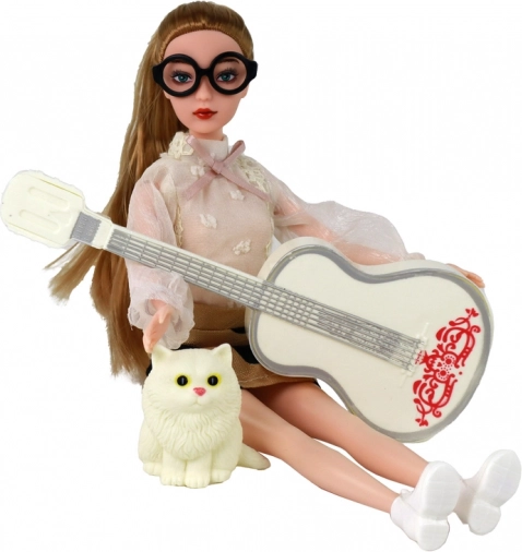 Plaisir musical avec guitare blanche