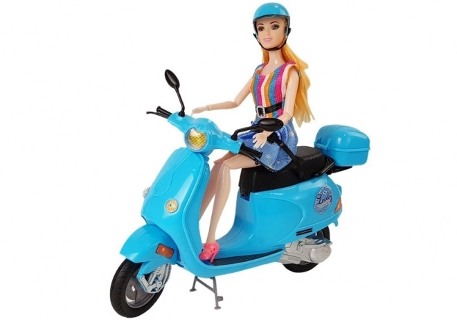 Poupée sur scooter rose avec casque, cheveux longs