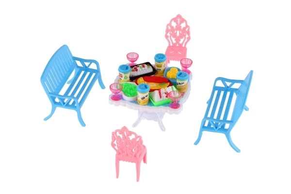 Meubles pour poupées en plastique 4 couleurs sous blister 14x11x16cm