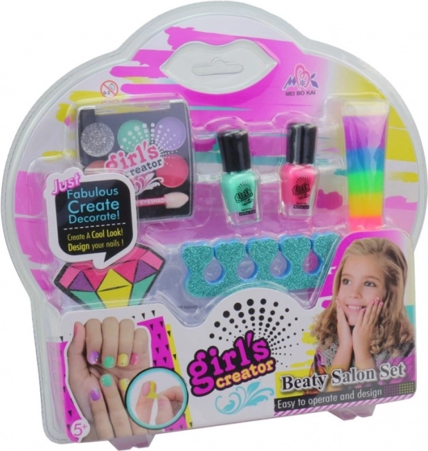 Studio de cosmétique et de manucure MaDe pour filles