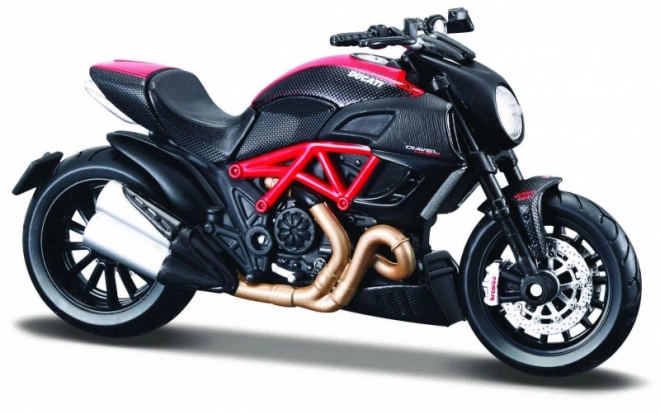 Modèle en métal Ducati Diavel Carbon avec support 1/18