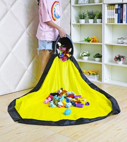 Panier à jouets gris avec tapis
