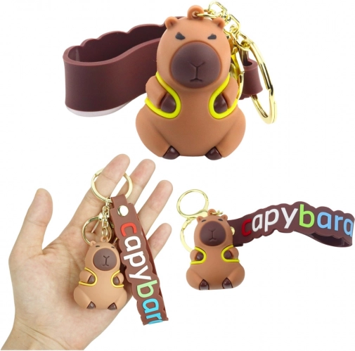 Pendentif Capybara avec petit sac à dos jaune