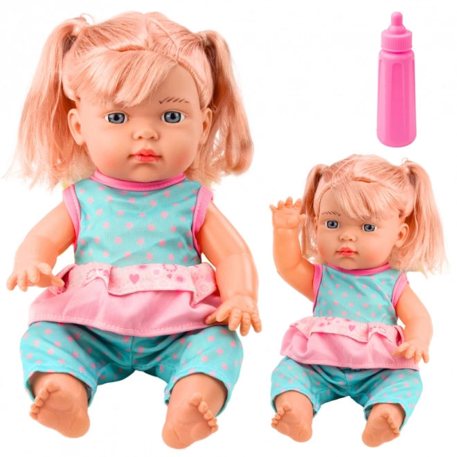Poupée bébé en ensemble turquoise avec biberon et son