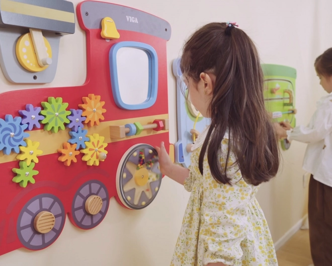 Jeu mural en bois avec train
