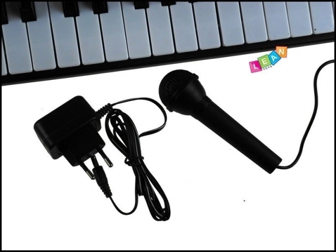 Claviers électroniques avec microphone