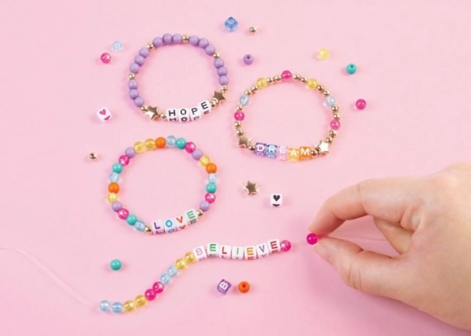 Ensemble de perles alphabétiques. Dis Oui!