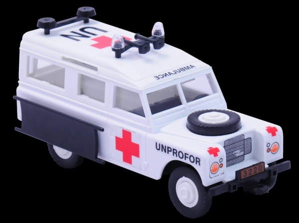 Maquette Monti System MS 35 Unprofor Ambulance Land Rover 1:35 dans une boîte de 22x15x6cm