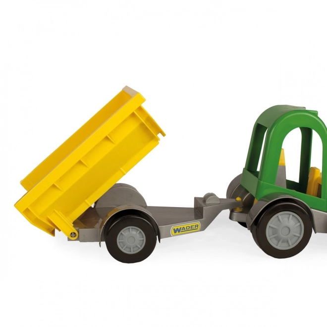 Tracteur avec chargeur et remorque Wader