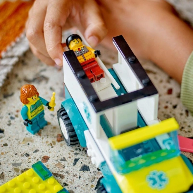 LEGO® City 60403 Ambulance et snowboarder