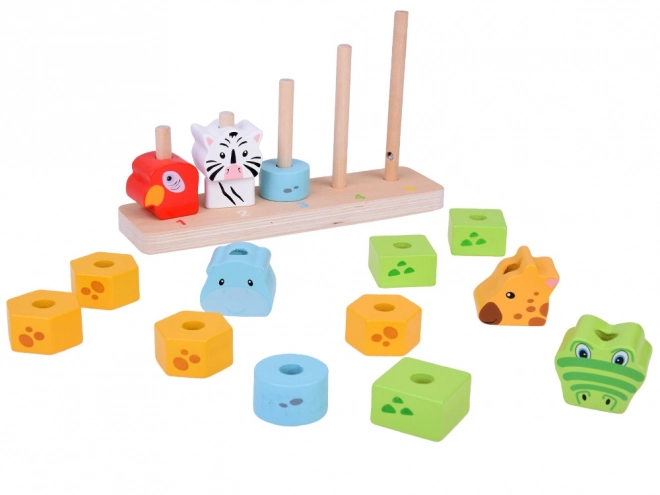 Pyramide en bois colorée avec blocs d'animaux
