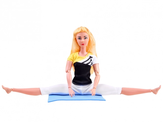 Marionnette gymnaste pratiquant le yoga et le fitness