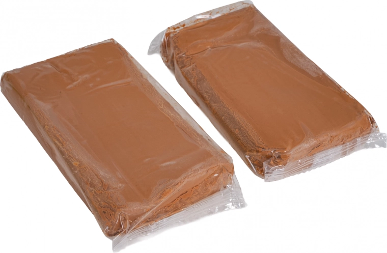 Deux paquets d’argile prêts à modeler