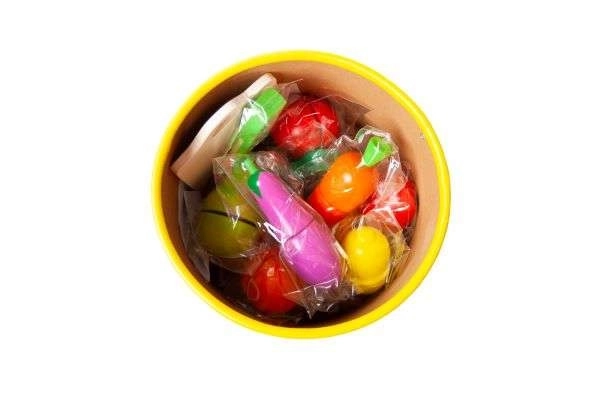 Fruits et légumes en bois à découper