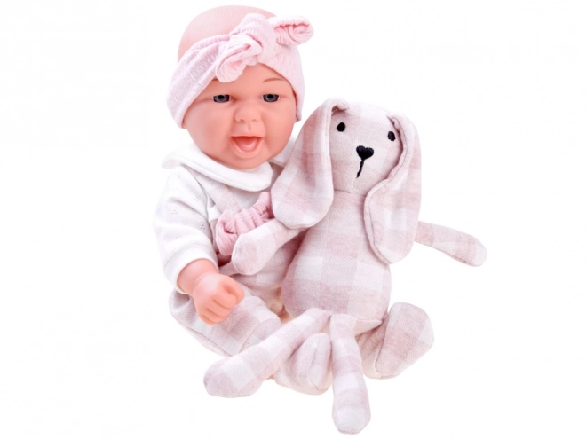 Bébé adorable avec lapin en peluche