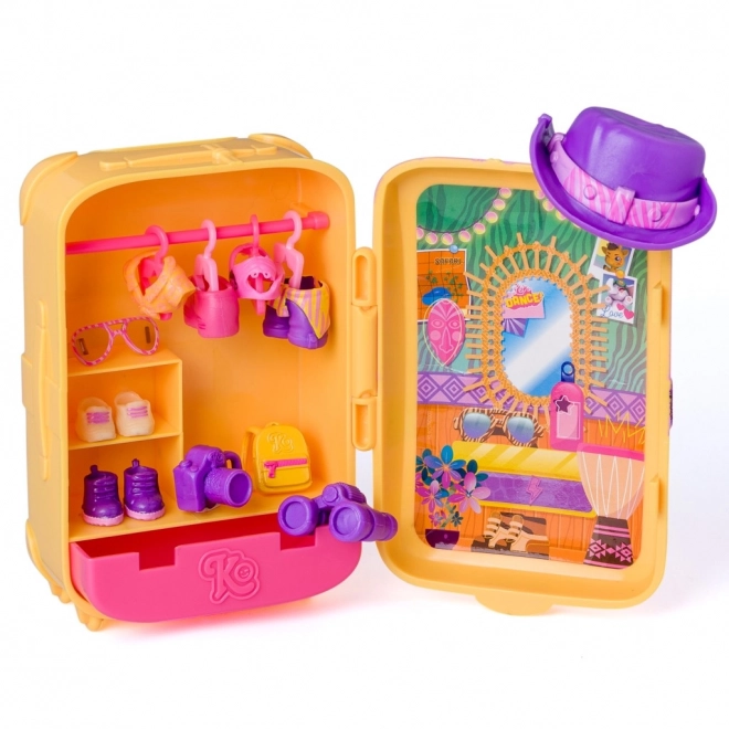 KookyLoos - Jane dans une valise avec accessoires