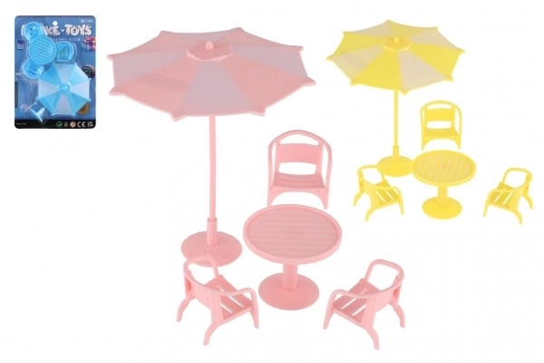 Meubles pour poupées/table et chaises avec parasol en plastique 3 couleurs sur carte 18x25x5cm