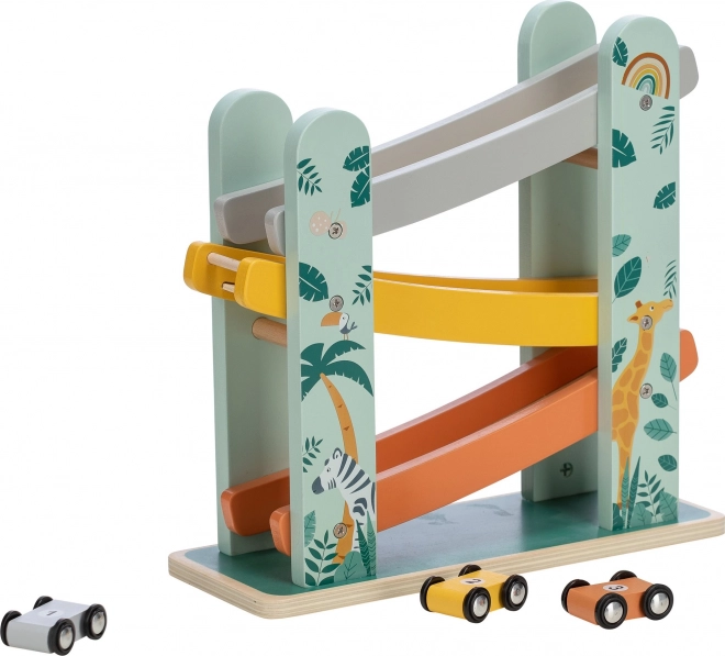 Piste de course en bois avec trois petites voitures en bois