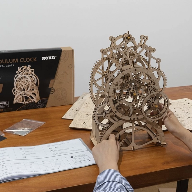 Horloge à pendule - Maquette en bois 3D