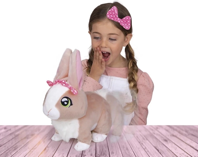 Il saute et bouge ses oreilles au toucher