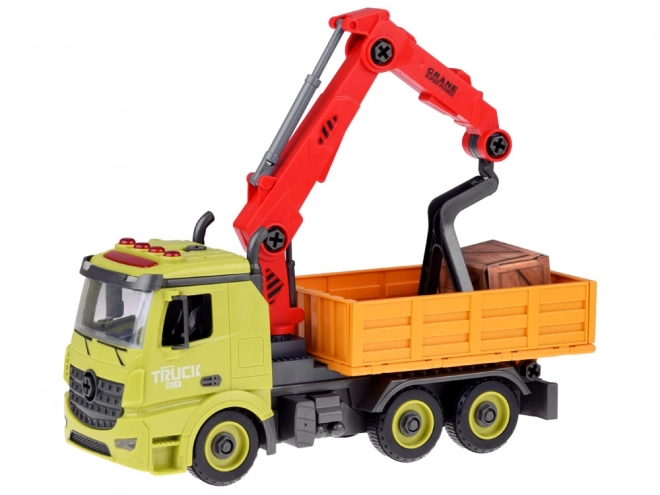 Camion de construction avec grue et benne basculante