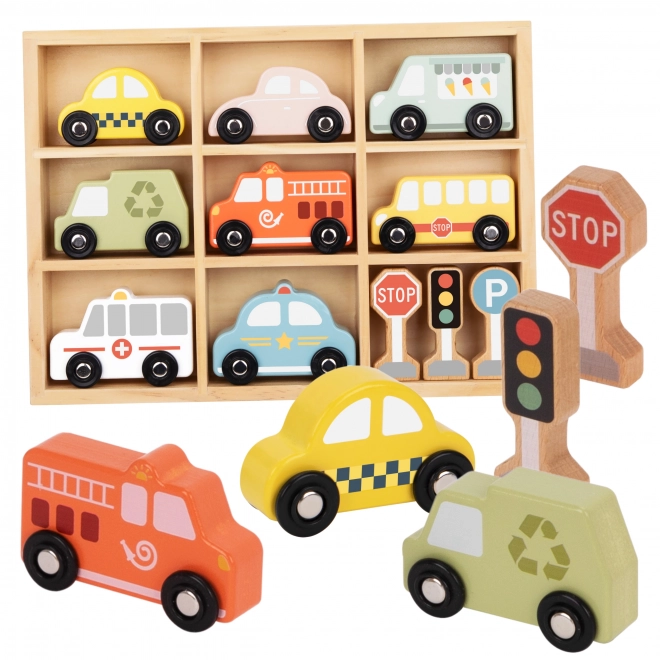 Ensemble de véhicules et de panneaux de signalisation en bois