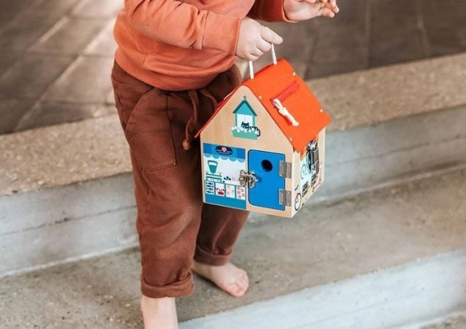 Lilliputiens – maison en bois avec verrous