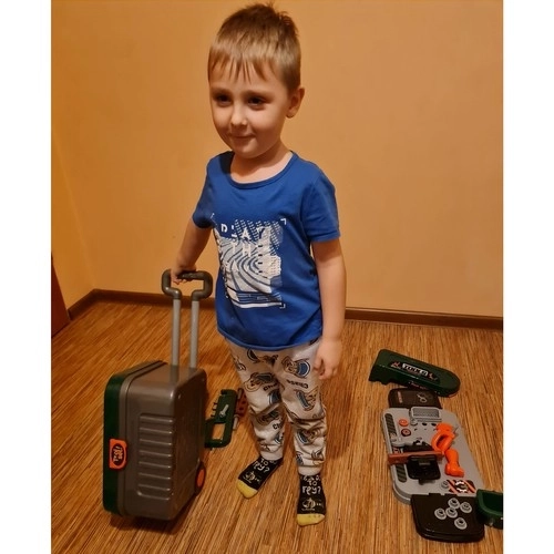 Atelier pour enfants avec outils et valise