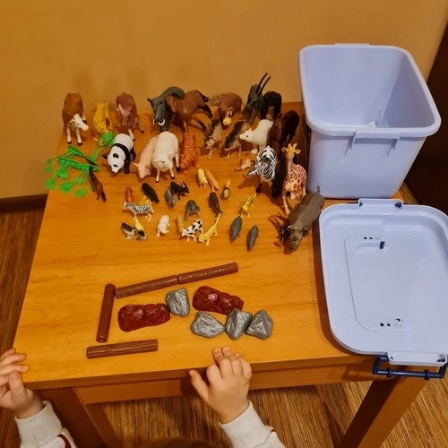 Figurines d'animaux avec valisette